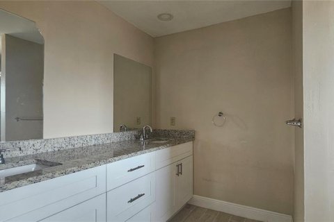 Снять в аренду виллу или дом в Порт-Шарлотт, Флорида 4 комнаты, 181.81м2, № 1912356 - фото 9