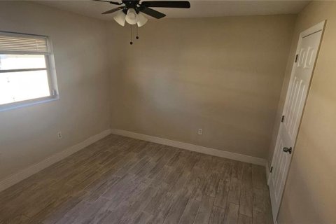 Снять в аренду виллу или дом в Порт-Шарлотт, Флорида 4 комнаты, 181.81м2, № 1912356 - фото 17