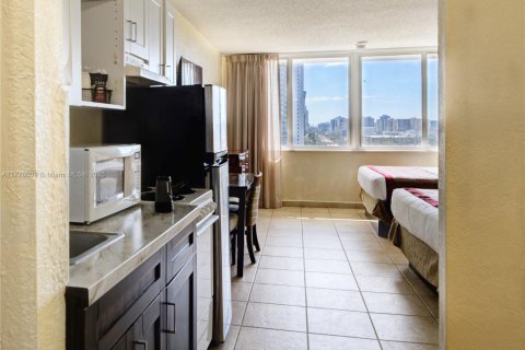 Condominio en venta en Sunny Isles Beach, Florida, 33.44 m2 № 1704667 - foto 6