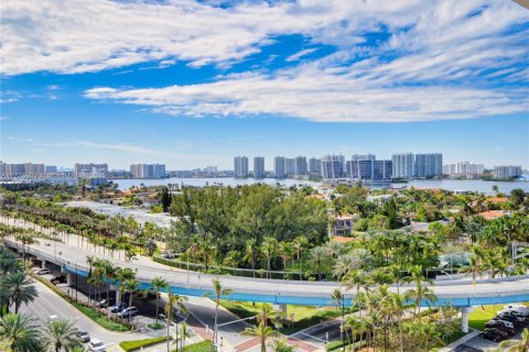 Condominio en venta en Sunny Isles Beach, Florida, 33.44 m2 № 1704667 - foto 18