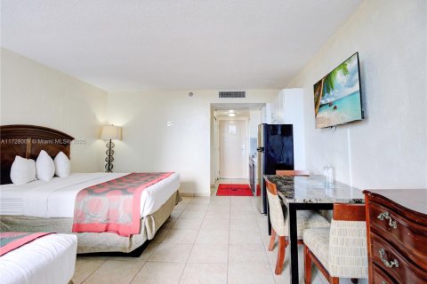 Condominio en venta en Sunny Isles Beach, Florida, 33.44 m2 № 1704667 - foto 21