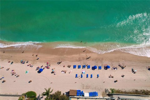 Condominio en venta en Sunny Isles Beach, Florida, 33.44 m2 № 1704667 - foto 4
