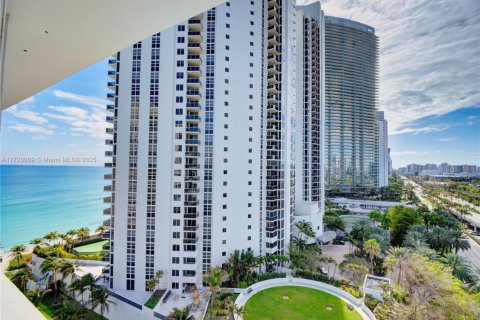 Condominio en venta en Sunny Isles Beach, Florida, 33.44 m2 № 1704667 - foto 16