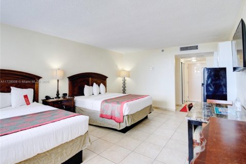 Condominio en venta en Sunny Isles Beach, Florida, 33.44 m2 № 1704667 - foto 12