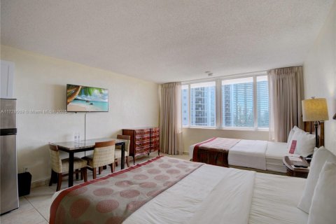 Condominio en venta en Sunny Isles Beach, Florida, 33.44 m2 № 1704667 - foto 13