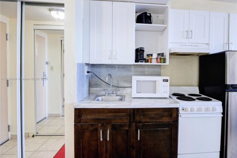 Condominio en venta en Sunny Isles Beach, Florida, 33.44 m2 № 1704667 - foto 10