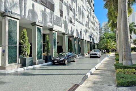 Condo in Miami, Florida, 2 bedrooms  № 1980146 - photo 3