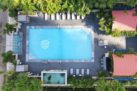 Condo in Miami, Florida, 2 bedrooms  № 1980146 - photo 21