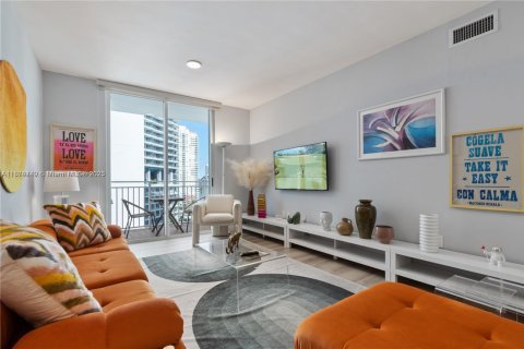 Condo in Miami, Florida, 2 bedrooms  № 1980146 - photo 8