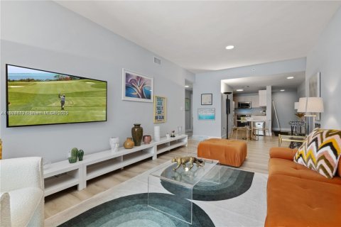 Condo in Miami, Florida, 2 bedrooms  № 1980146 - photo 9