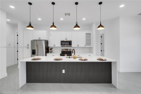 Купить виллу или дом в Лихай-Эйкерс, Флорида 4 спальни, 153.29м2, № 2028585 - фото 17