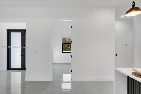 Купить виллу или дом в Лихай-Эйкерс, Флорида 4 спальни, 153.29м2, № 2028585 - фото 21