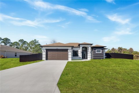 Купить виллу или дом в Лихай-Эйкерс, Флорида 4 спальни, 153.29м2, № 2028585 - фото 1