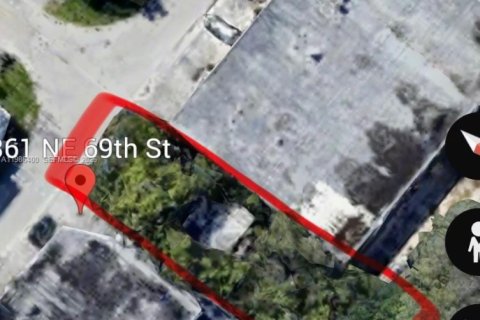 Commercial property in Miami, Florida № 2090589