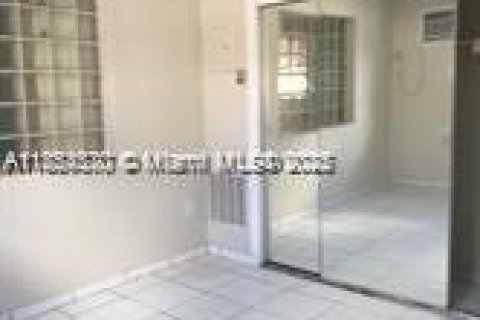 Commercial property in Miami, Florida 2 bedrooms, 192.96 sq.m. № 1872069 - photo 2