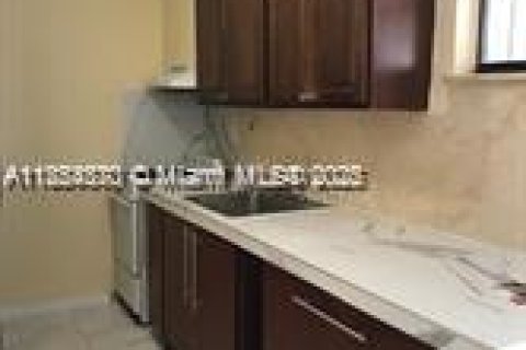 Commercial property in Miami, Florida 2 bedrooms, 192.96 sq.m. № 1872069 - photo 1