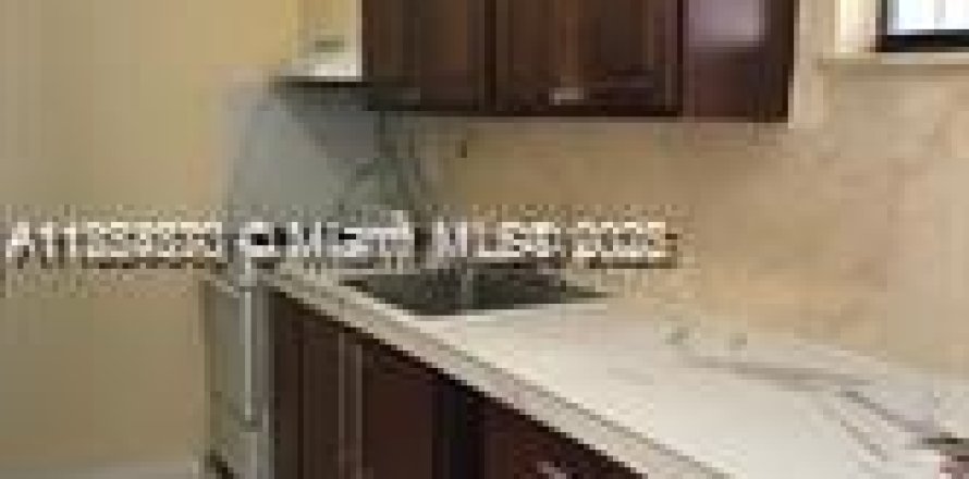 Commercial property in Miami, Florida 2 bedrooms, 192.96 sq.m. № 1872069