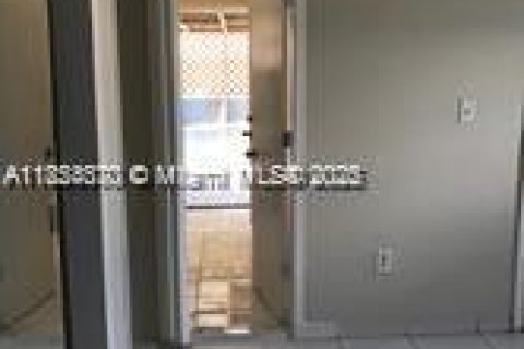 Commercial property in Miami, Florida 2 bedrooms, 192.96 sq.m. № 1872069 - photo 5