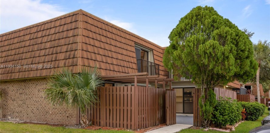 Adosado en Davie, Florida 3 dormitorios, 153.66 m2 № 1992432