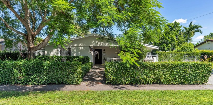 House in Miami, Florida 3 bedrooms, 124.12 sq.m. № 1940946