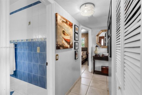 House in Miami, Florida 3 bedrooms, 124.12 sq.m. № 1940946 - photo 23