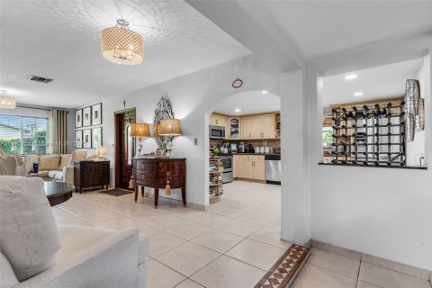 House in Miami, Florida 3 bedrooms, 124.12 sq.m. № 1940946 - photo 15