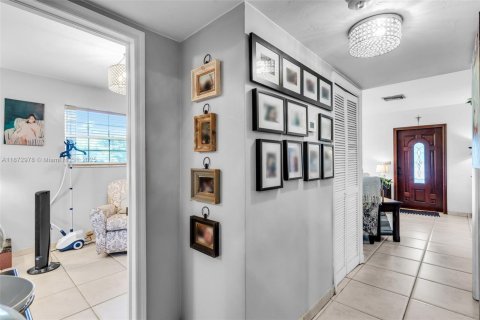 House in Miami, Florida 3 bedrooms, 124.12 sq.m. № 1940946 - photo 22