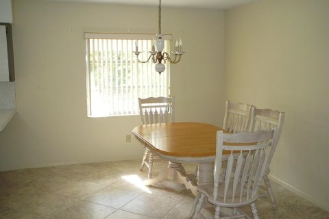 Villa ou maison à vendre à St. Lucie, Floride: 2 chambres, 114.27 m2 № 2146396 - photo 18