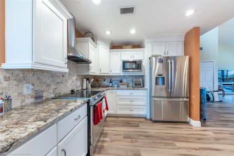 Condo in Punta Gorda, Florida, 2 bedrooms  № 919242 - photo 7