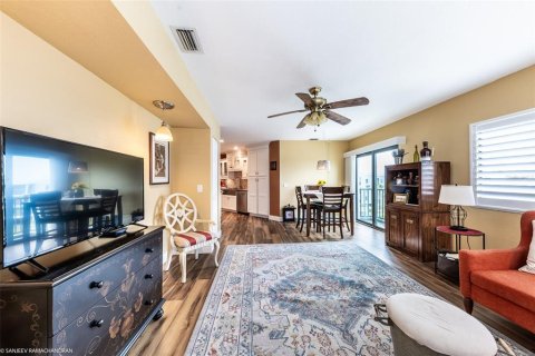 Condo in Punta Gorda, Florida, 2 bedrooms  № 919242 - photo 11