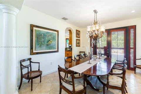 Casa en venta en Cutler Bay, Florida, 5 dormitorios, 366.5 m2 № 1954608 - foto 22