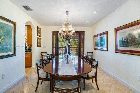 Casa en venta en Cutler Bay, Florida, 5 dormitorios, 366.5 m2 № 1954608 - foto 18