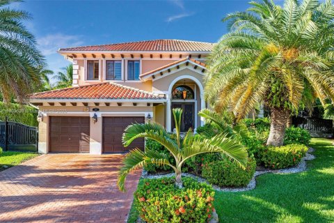 Casa en venta en Cutler Bay, Florida, 5 dormitorios, 366.5 m2 № 1954608 - foto 2