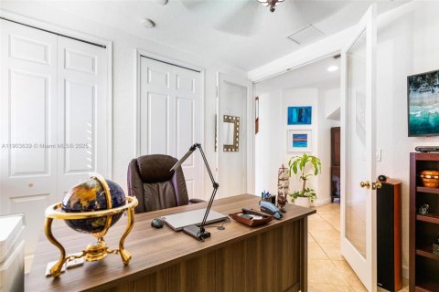 Casa en venta en Cutler Bay, Florida, 5 dormitorios, 366.5 m2 № 1954608 - foto 25