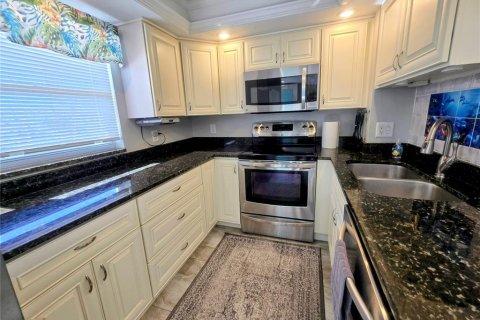 Condo in Sarasota, Florida, 2 bedrooms № 2099650 - photo 11
