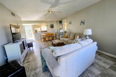 Condo in Sarasota, Florida, 2 bedrooms № 2099650 - photo 17