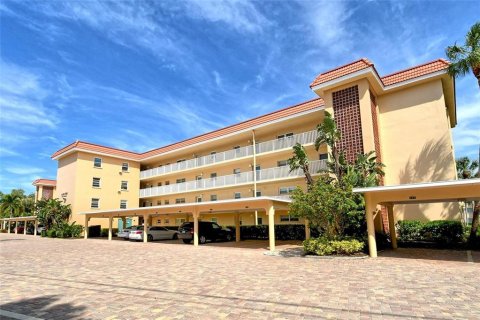 Condo in Sarasota, Florida, 2 bedrooms № 2099650 - photo 2