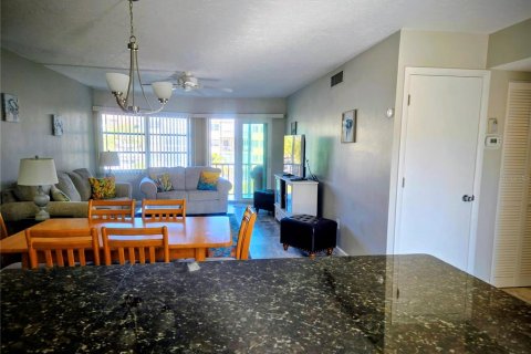 Condo in Sarasota, Florida, 2 bedrooms № 2099650 - photo 8