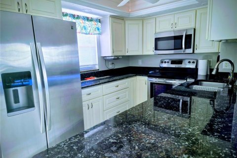 Condo in Sarasota, Florida, 2 bedrooms № 2099650 - photo 9