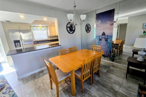 Condo in Sarasota, Florida, 2 bedrooms № 2099650 - photo 19