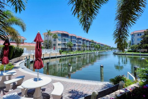 Condo in Sarasota, Florida, 2 bedrooms № 2099650 - photo 4