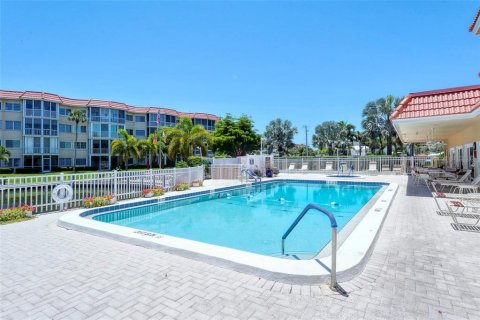 Condo in Sarasota, Florida, 2 bedrooms № 2099650 - photo 15