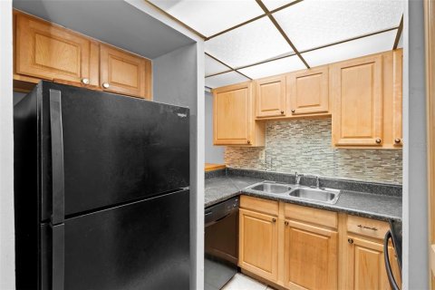 Купить кондоминиум в Деланд, Флорида 6 комнат, 94.76м2, № 1912574 - фото 11
