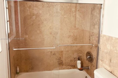 Condo in Miami Beach, Florida, 1 bedroom  № 2043117 - photo 12