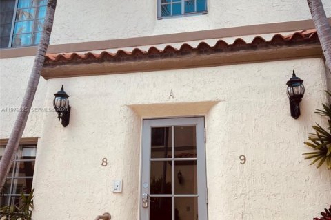 Condo in Miami Beach, Florida, 1 bedroom  № 2043117 - photo 4