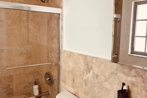 Condo in Miami Beach, Florida, 1 bedroom  № 2043117 - photo 13