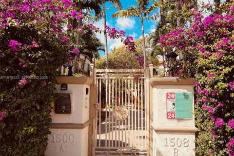 Condo in Miami Beach, Florida, 1 bedroom  № 2043117 - photo 2