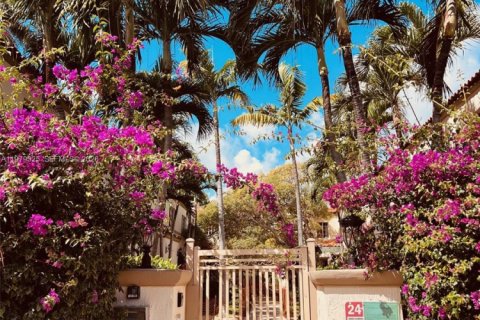 Condo in Miami Beach, Florida, 1 bedroom  № 2043117