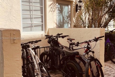 Condo in Miami Beach, Florida, 1 bedroom  № 2043117 - photo 19