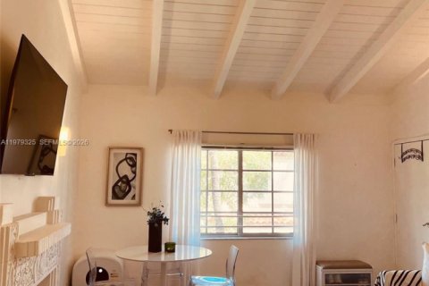 Condo in Miami Beach, Florida, 1 bedroom  № 2043117 - photo 8